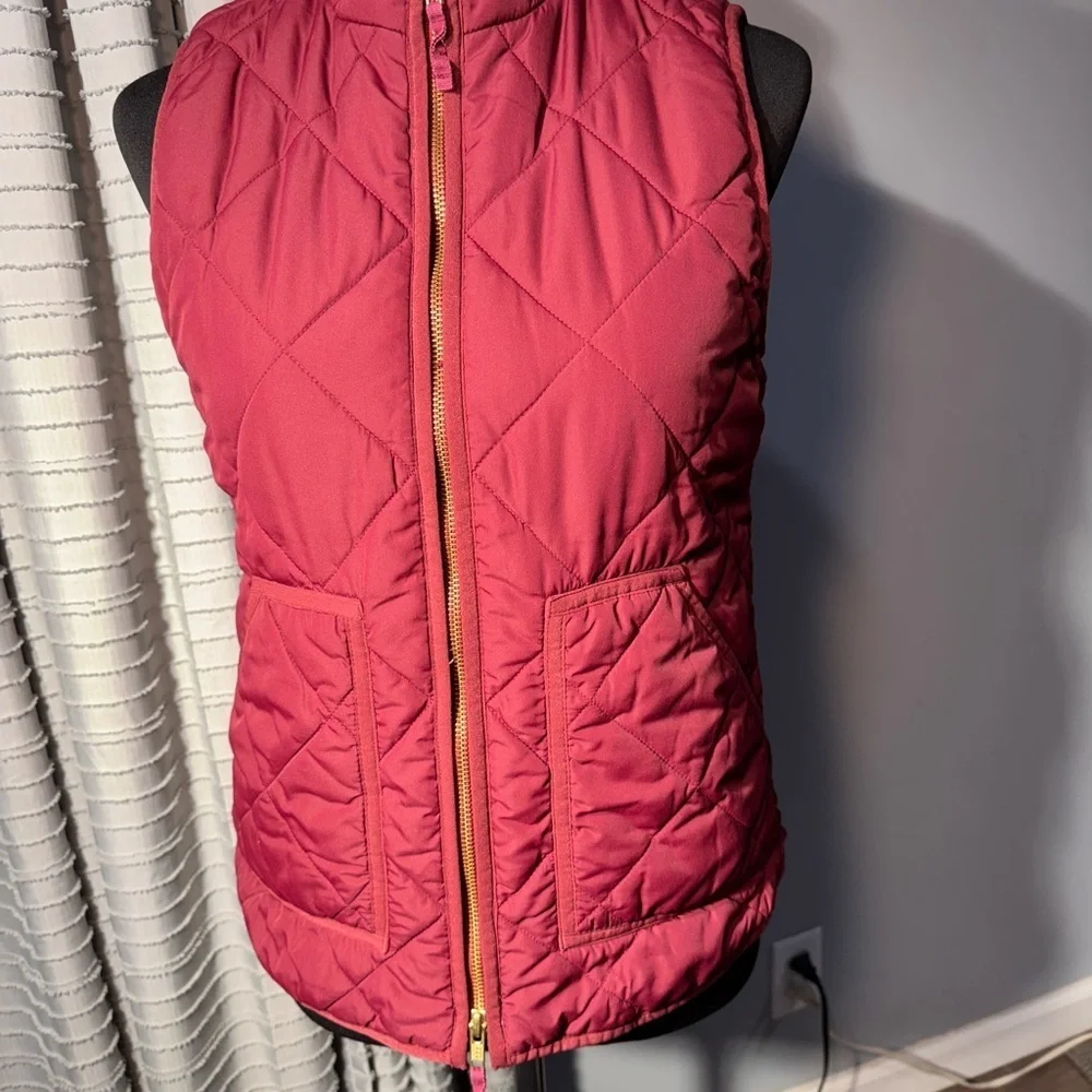 🔥 J.Crew Quilted Puffer Vest – XS – Burgundy/